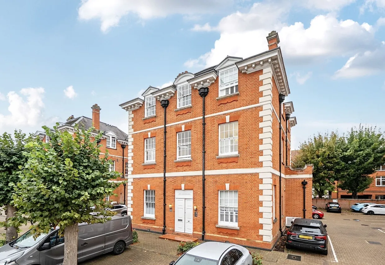 Bluecoats Avenue, Hertford, SG14 photo 1