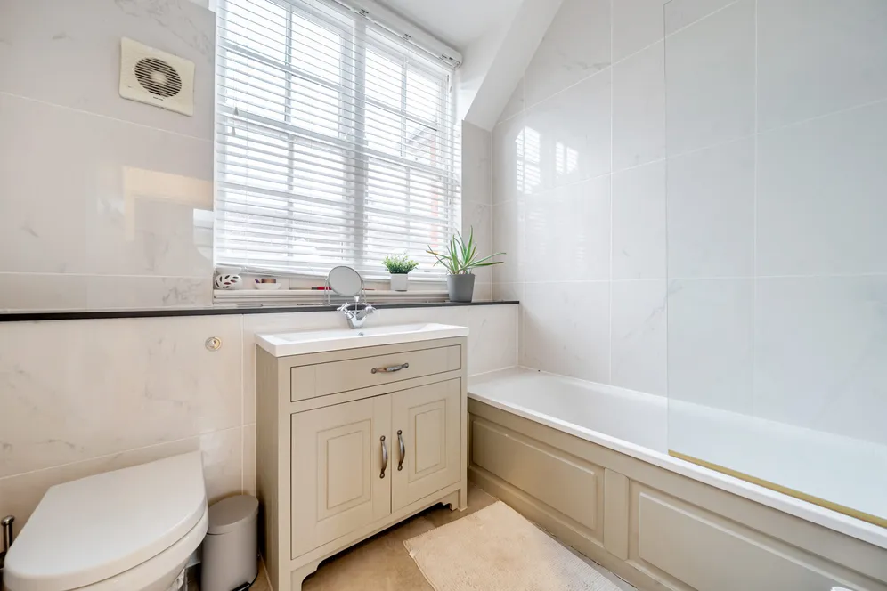 Bluecoats Avenue, Hertford, SG14 photo 12
