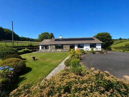 Cwrtnewydd, Llanybydder, SA40