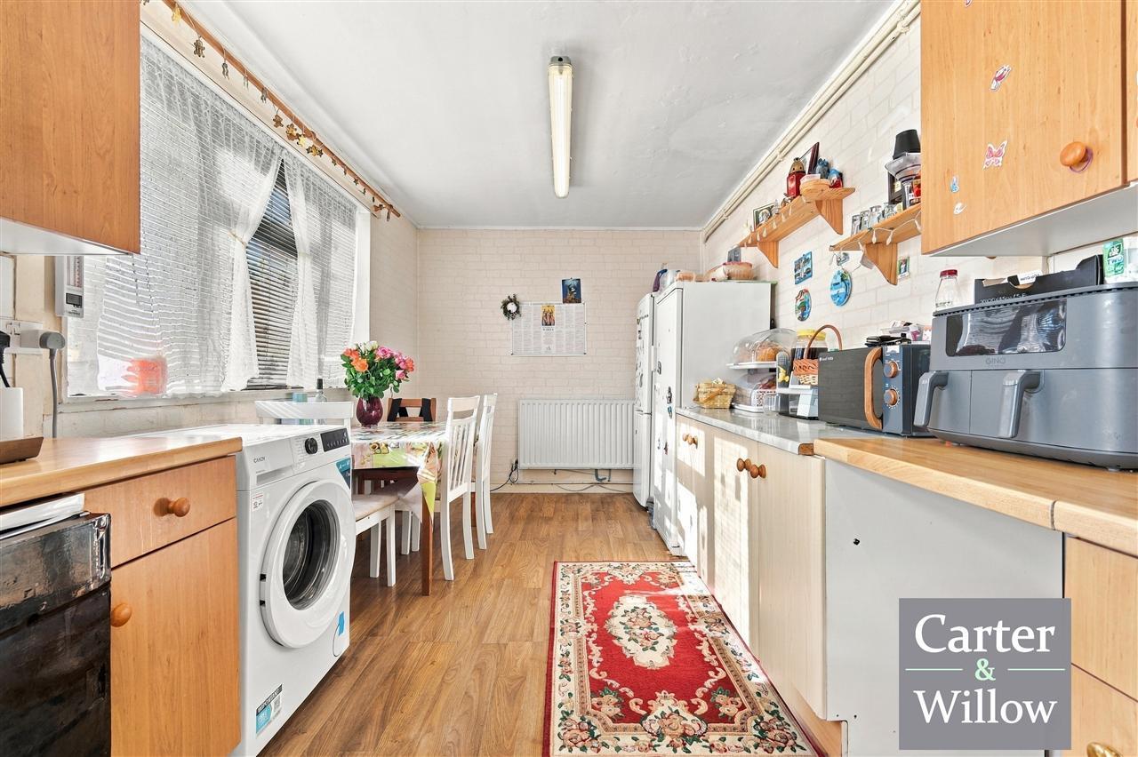 Stratford Close, Dagenham, Essex Image 8