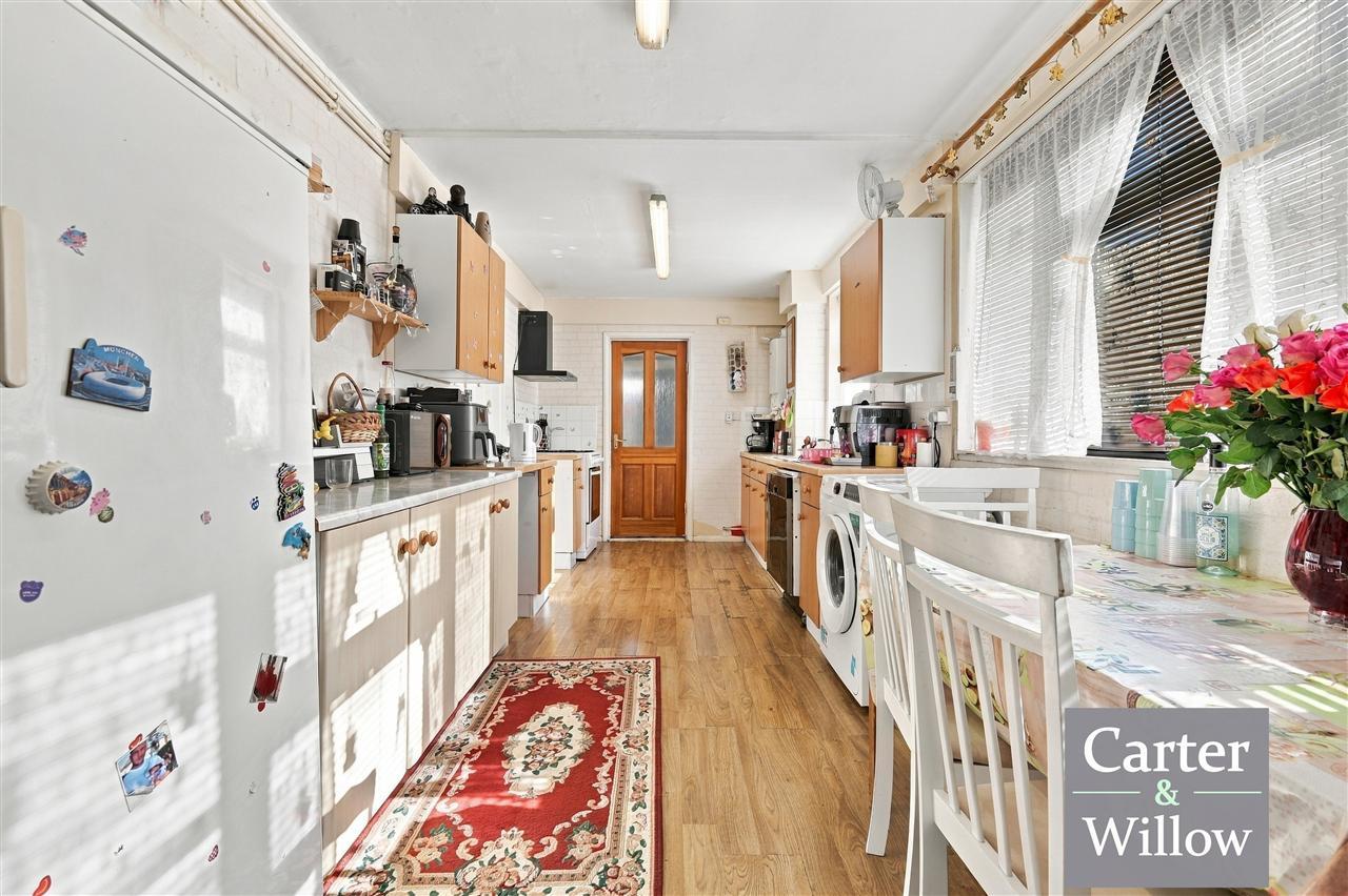 Stratford Close, Dagenham, Essex Image 10