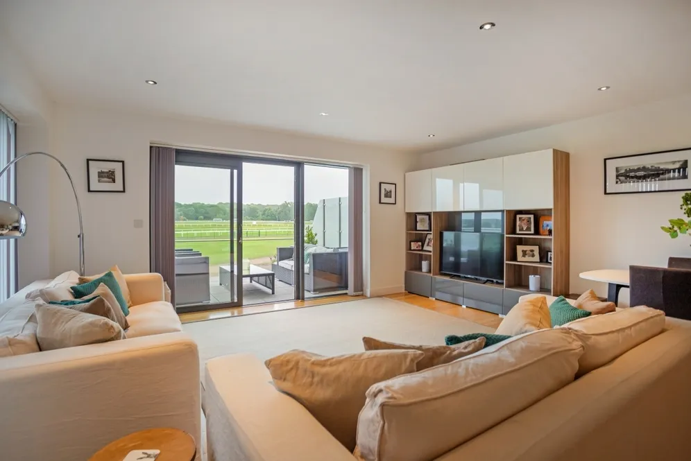 Cape Cross House Newbury RG14 photo 4