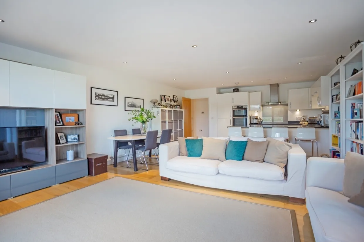 Cape Cross House Newbury RG14 photo 6