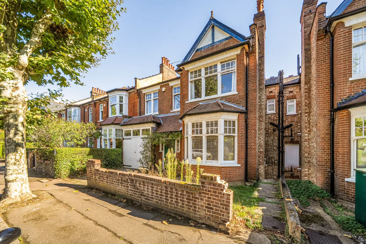 Collingwood Avenue, London, N10 photo 16