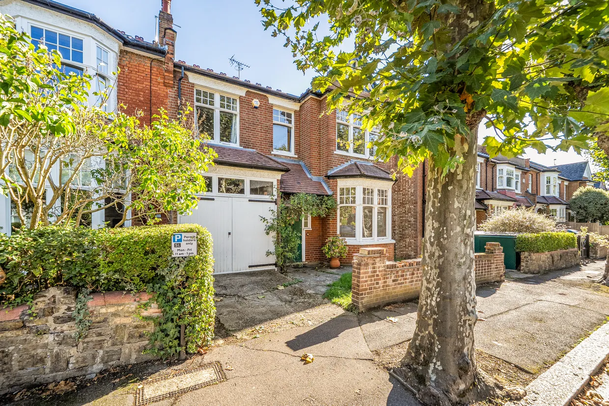 Collingwood Avenue, London, N10 photo 19