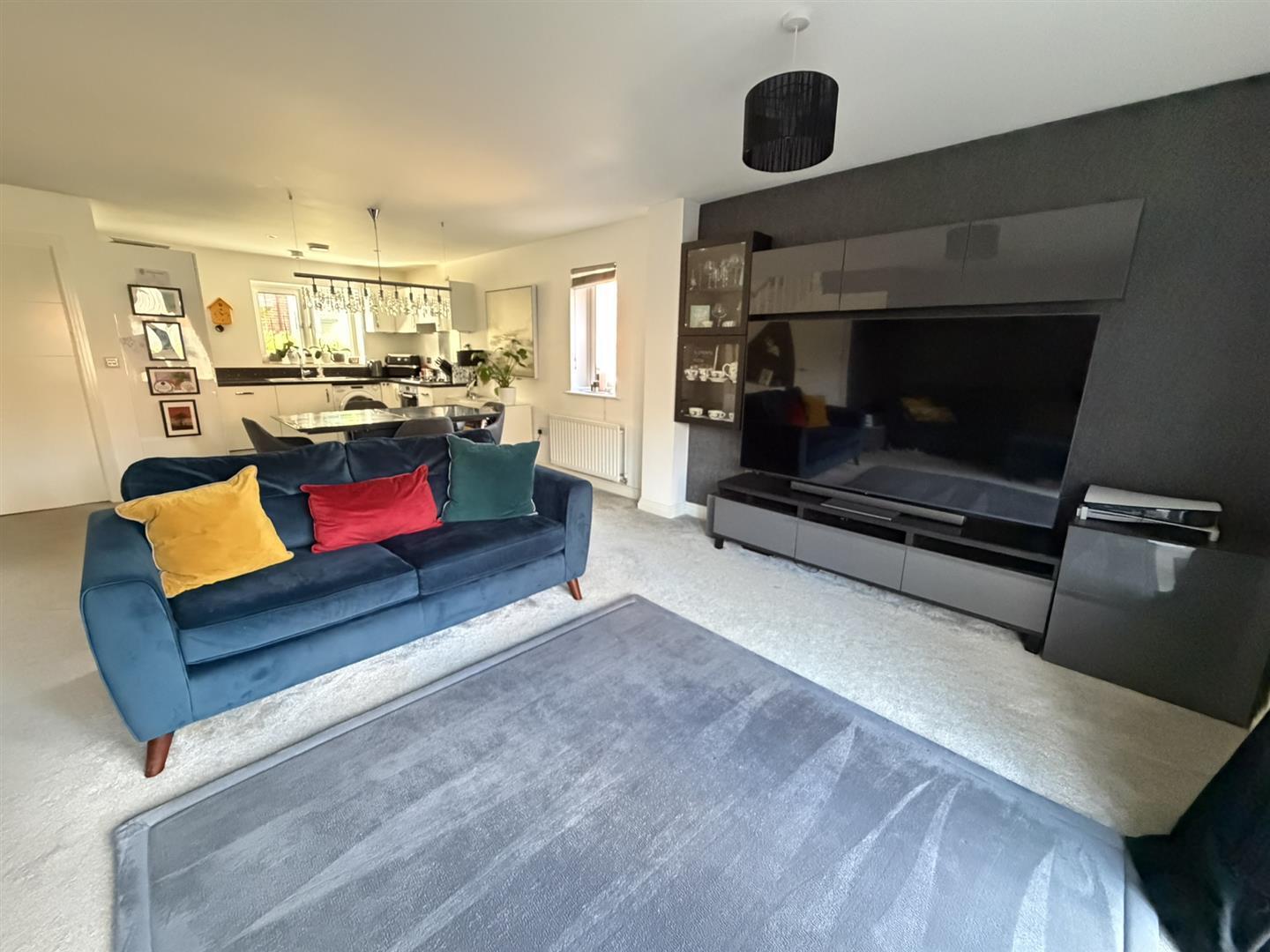 Wymondham Close, Daventry Image 3