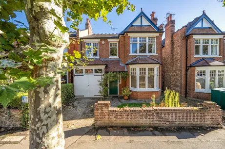 Collingwood Avenue, London, N10