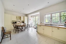 Collingwood Avenue, London, N10 photo 3