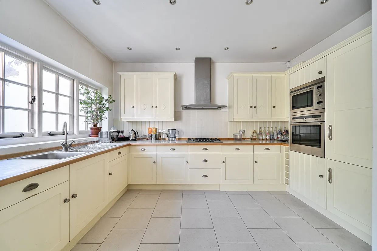 Collingwood Avenue, London, N10 photo 6