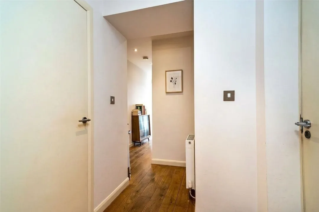 https://mr0.homeflow-assets.co.uk/files/photo/image/48593/4603/_x_/ai-enhanced-6ac787fec0964.jpg