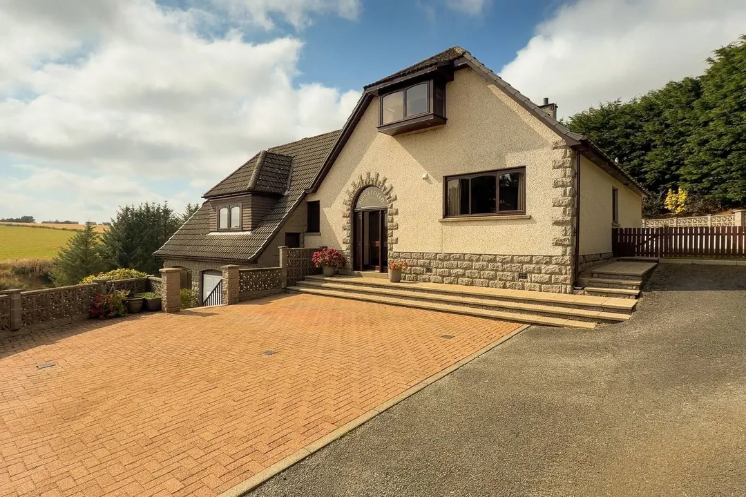 https://mr0.homeflow-assets.co.uk/files/photo/image/48593/9260/_x_/80451_Brookfield_003.jpg