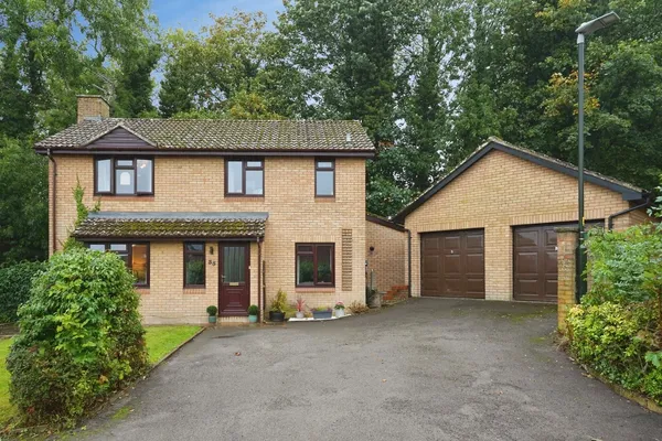 St. Bartholomews Close, Cam, Dursley,...