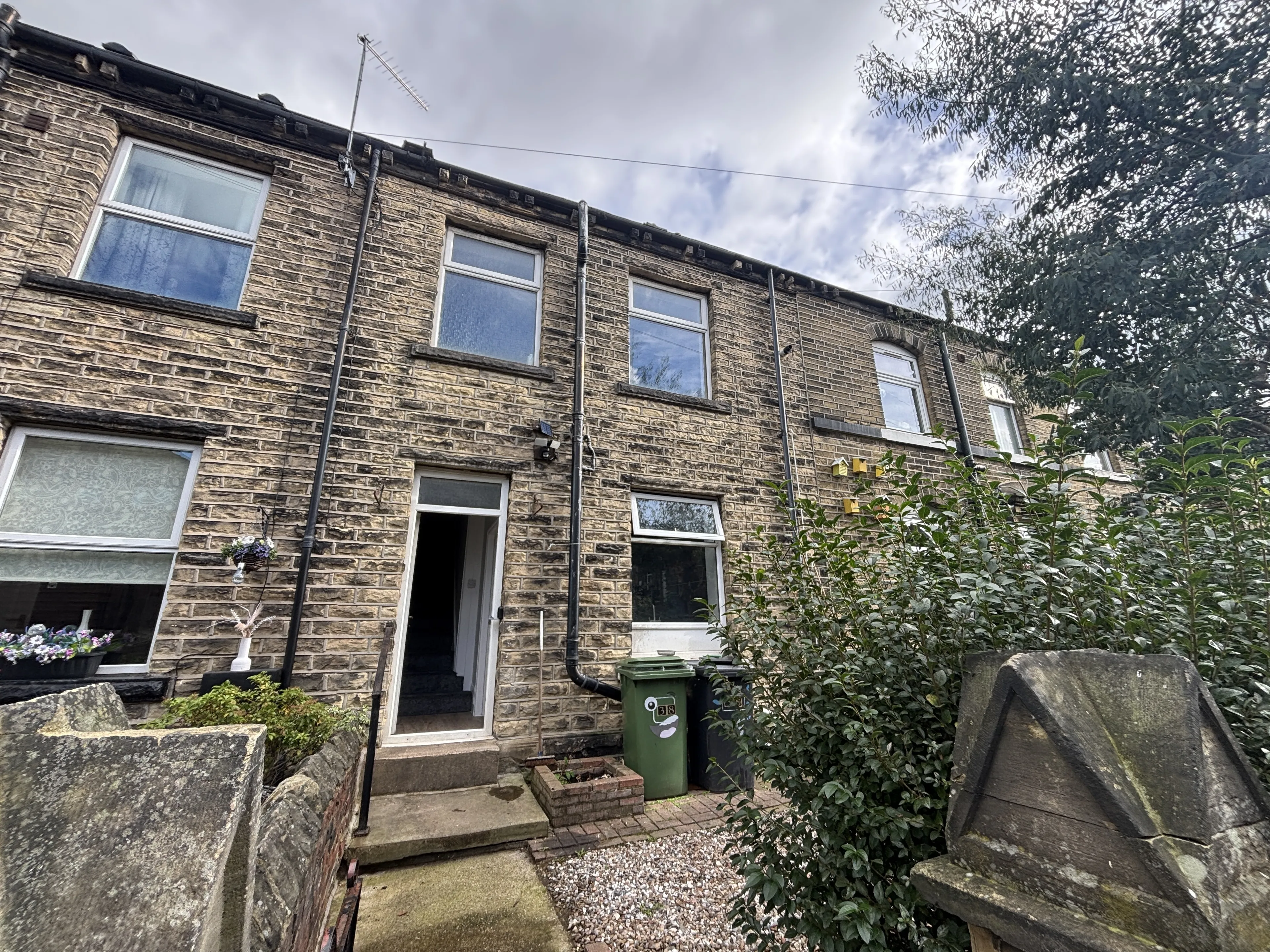 Property at Moldgreen, Huddersfield