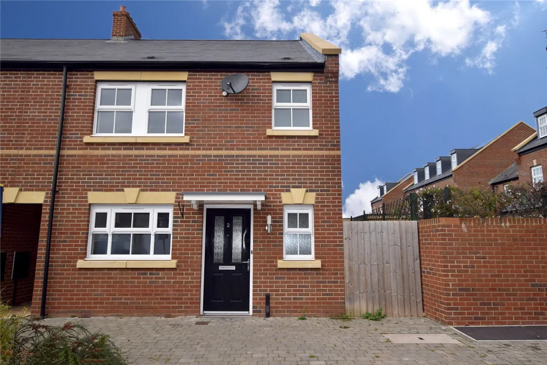 https://mr0.homeflow-assets.co.uk/files/photo/image/48595/5087/_x_/OCL160169_29.jpg