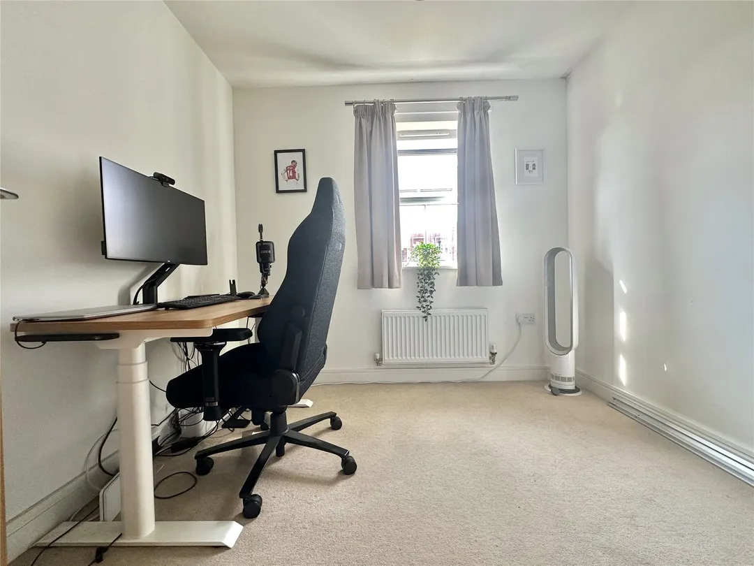https://mr0.homeflow-assets.co.uk/files/photo/image/48595/5182/_x_/OCL160169_27.jpg