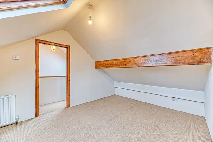 Property carousel image 13