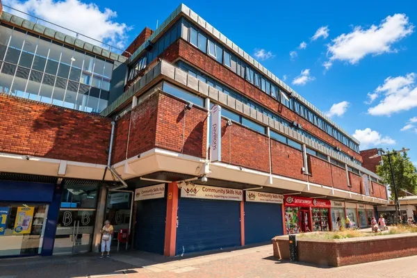 14 Bartholomew Court, EN8