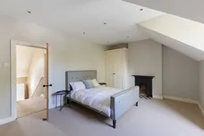 Thorney Hedge Road, London, W4 photo 8