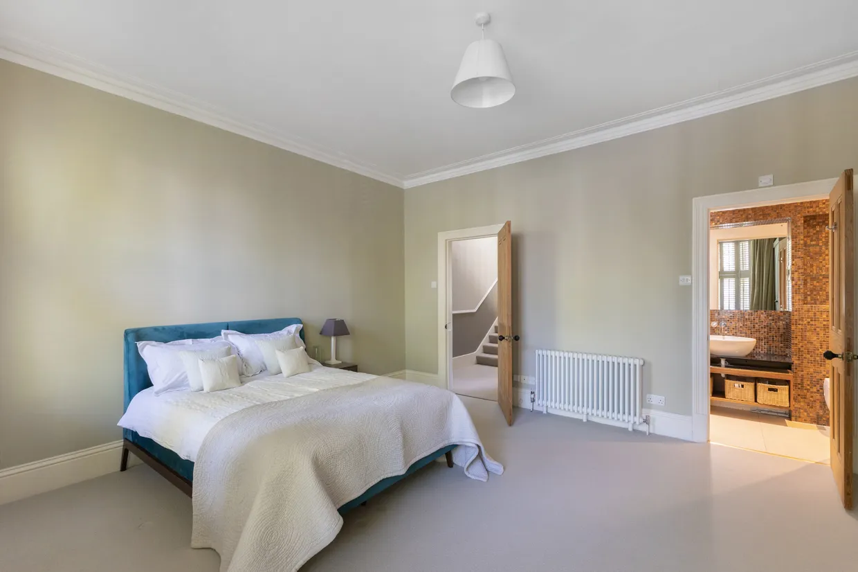 Thorney Hedge Road, London, W4 photo 12