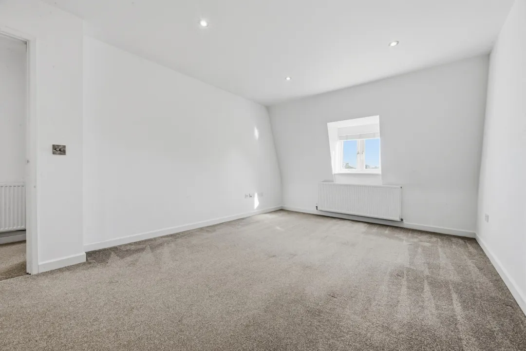 https://mr0.homeflow-assets.co.uk/files/photo/image/48596/8335/_x_/f0fc339f7a459314520634f65410d9e7.jpg