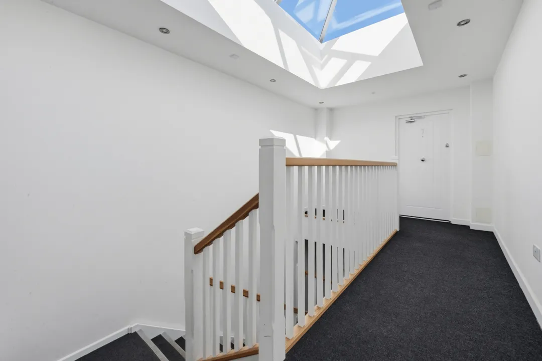 https://mr0.homeflow-assets.co.uk/files/photo/image/48596/8344/_x_/107d41fc7e149b9b6832a2fb2a169cf9.jpg