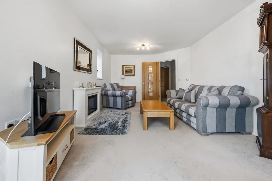 https://mr0.homeflow-assets.co.uk/files/photo/image/48596/8352/_x_/7d3397c12fa264d7baf540f65a64a436.jpg