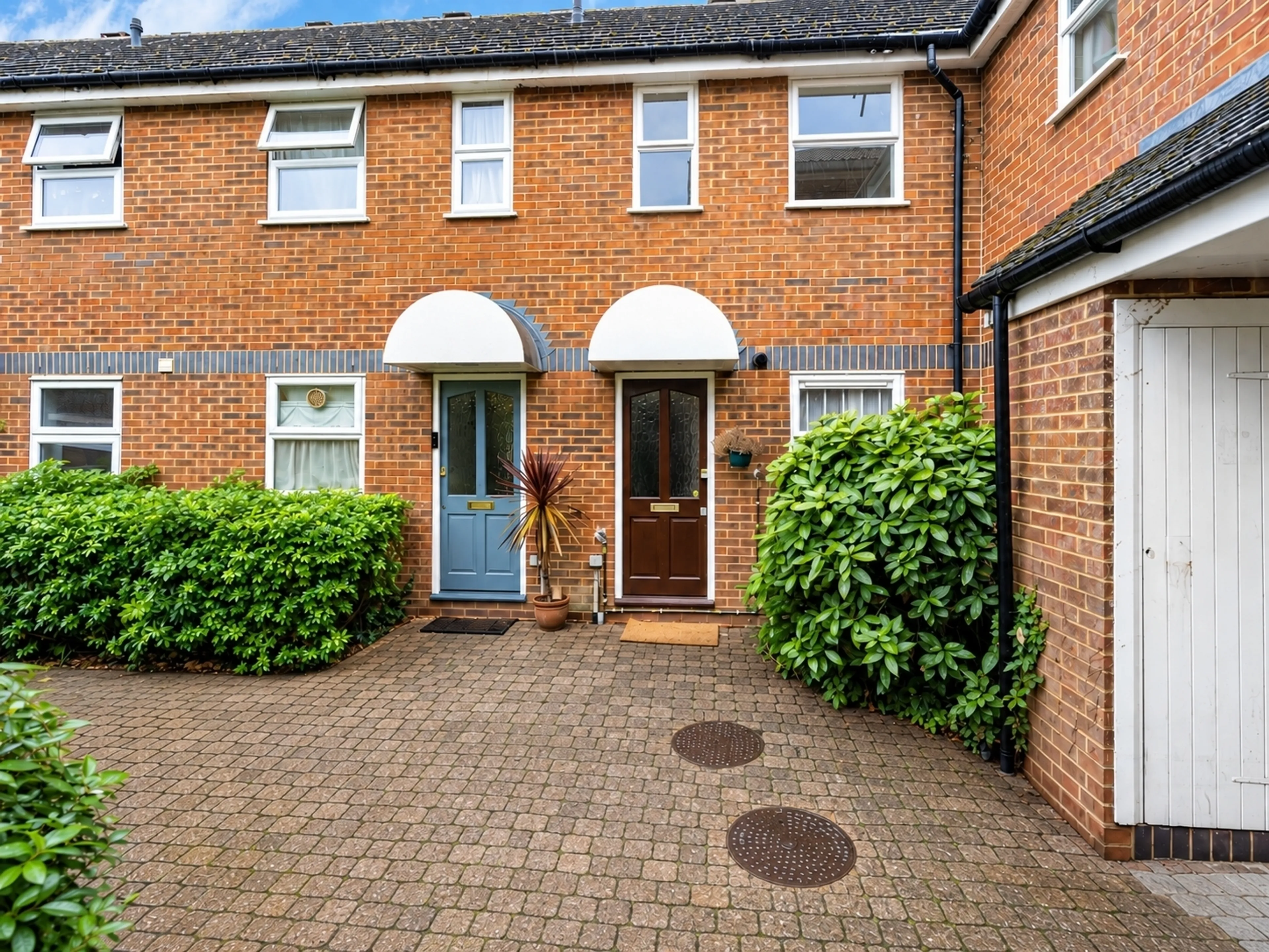 Property at Manor Vale, Brentford, Middlesex, TW8