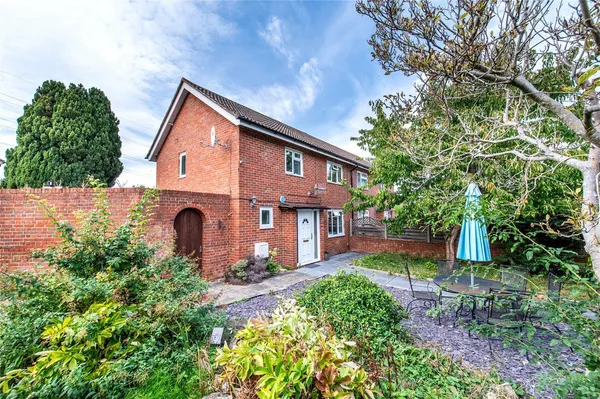 Elm Crescent, East Malling, West Mall...