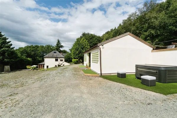 Iolyn Park, Conwy, LL32