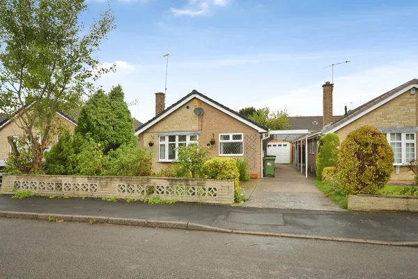 Hucklow Avenue, Inkersall, Chesterfie...