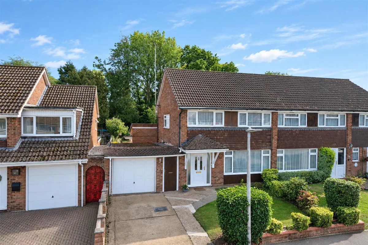 Green Dell Way, Leverstock Green, Hemel Hempstead, Hertfordshire, HP3 8PS