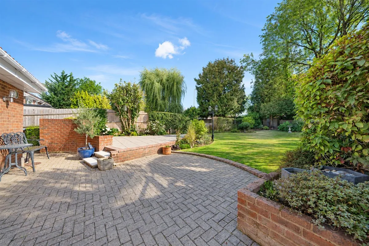 Green Dell Way, Leverstock Green, Hemel Hempstead, Hertfordshire, HP3 8PS