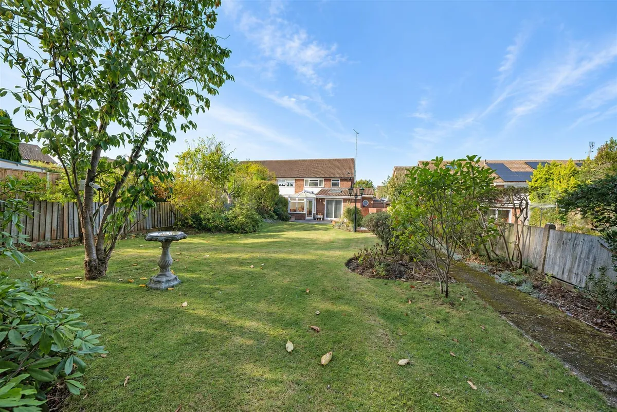 Green Dell Way, Leverstock Green, Hemel Hempstead, Hertfordshire, HP3 8PS