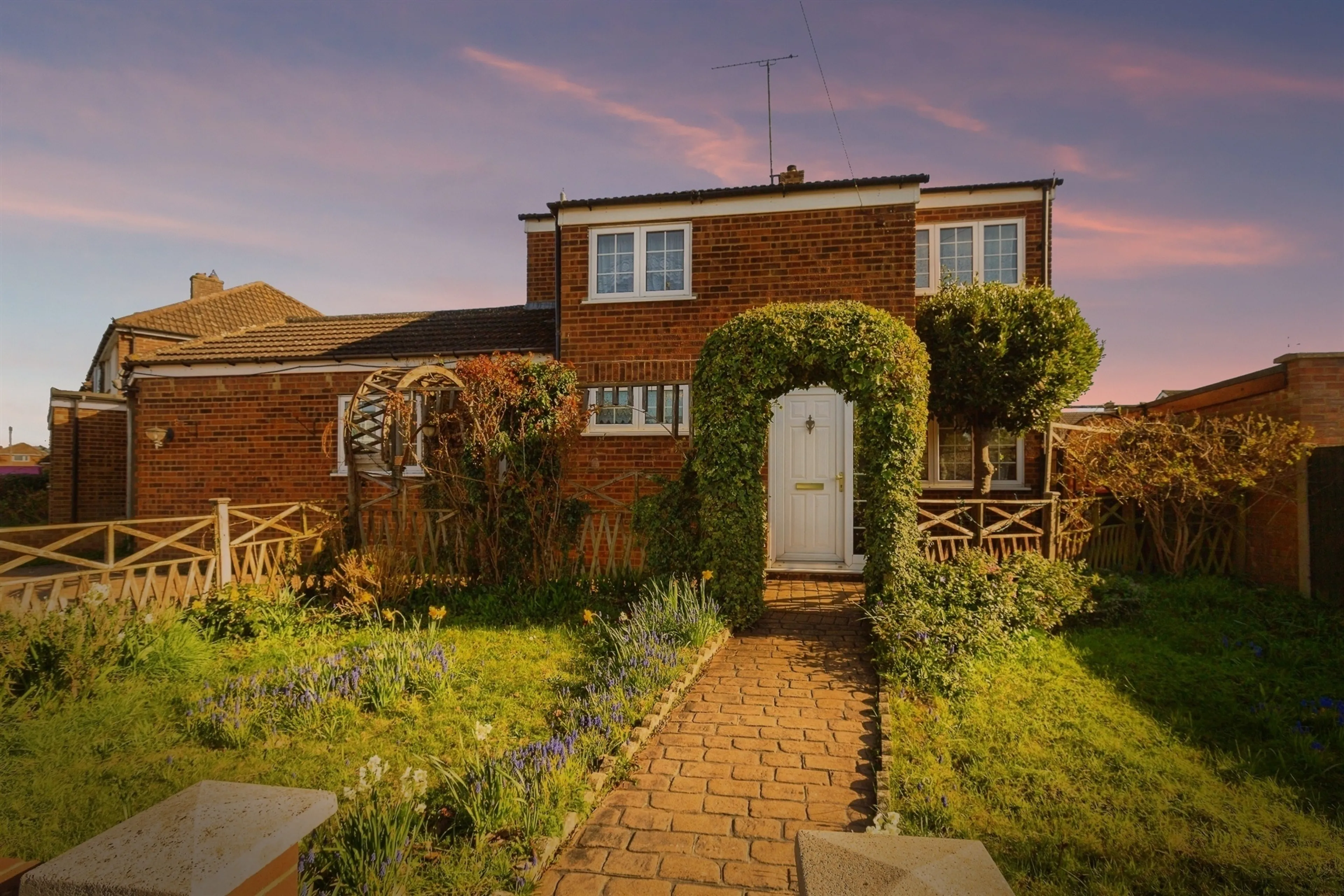 Property at Capshill Avenue, Leighton Buzzard