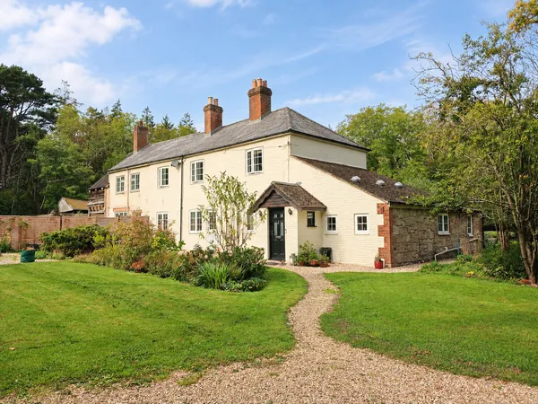 Country Home | Hamstead Drive | YARMOUTH