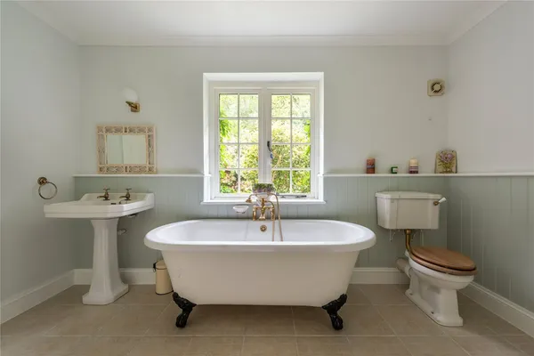 Sheephouse Lane, Abinger Common, RH5 photo 16