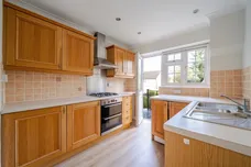 Portsmouth Road, Thames Ditton KT7 photo 2