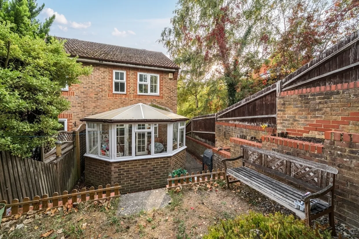 Irvine Place, Virginia Water GU25 photo 2