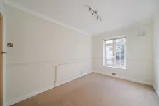 Portsmouth Road, Thames Ditton KT7 photo 4