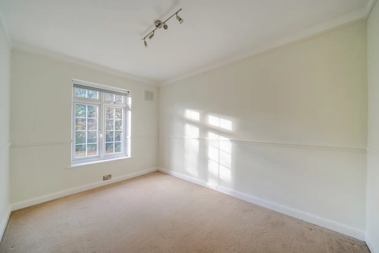 Portsmouth Road, Thames Ditton KT7 photo 5