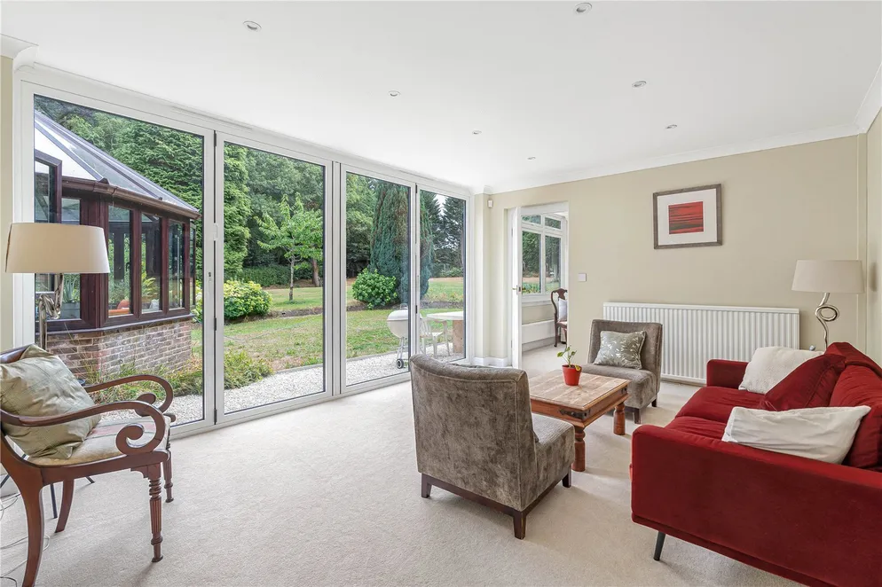 Property carousel item 4