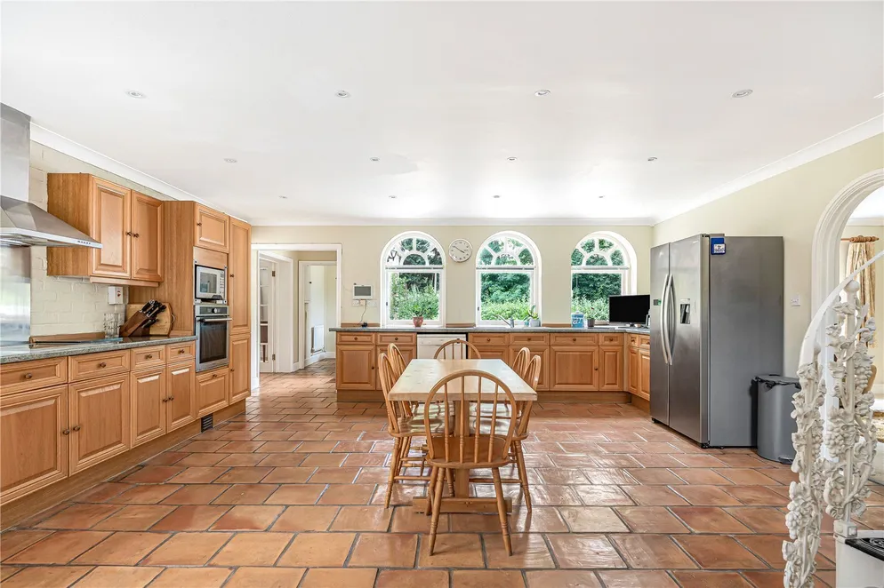 Property carousel item 6
