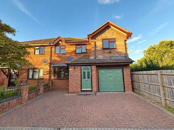 Strawberry Fields, Bramley, Tadley, H...