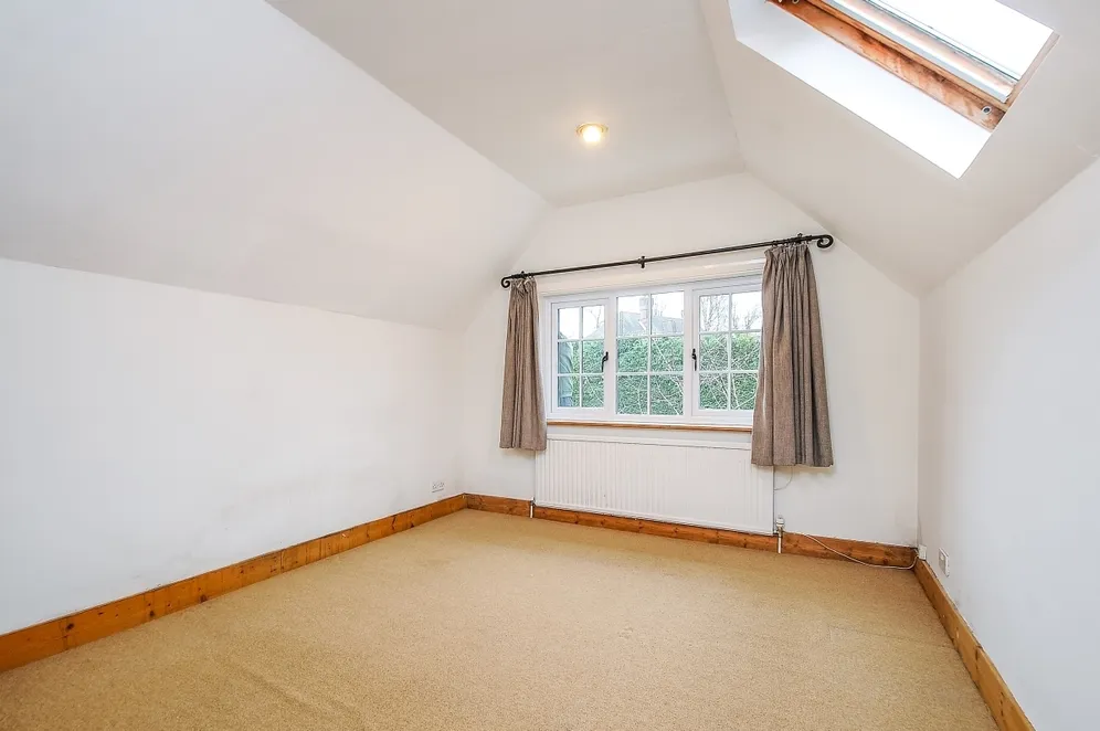 Pathfields Haslemere GU27 photo 11