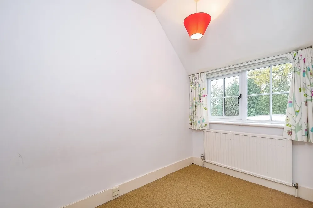 Pathfields Haslemere GU27 photo 13