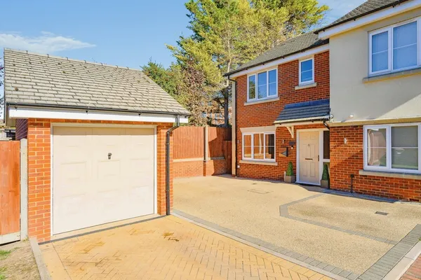 10 Rockfield Drive, LUTON, Bedfordshi...