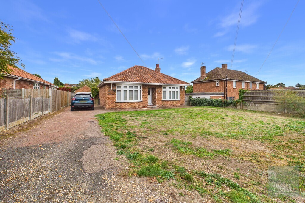 13 Hillside Road East, Bungay Image 1