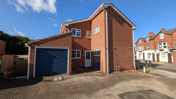 Station Road, Carlton, NG4 3AT