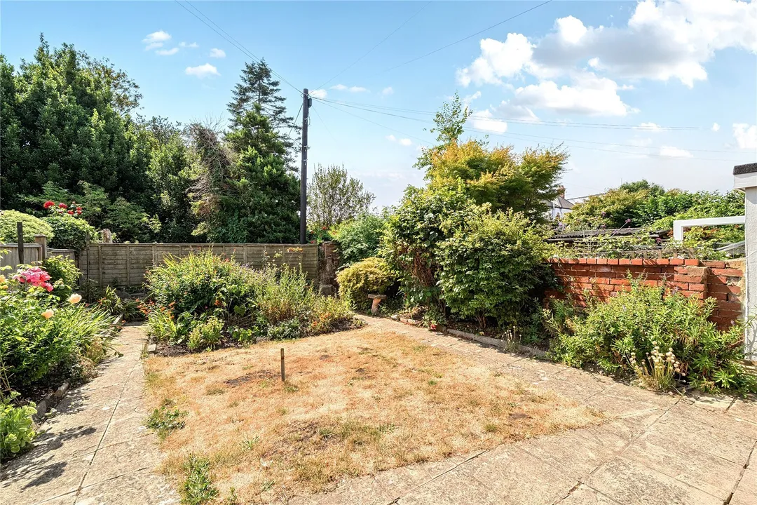 https://mr0.homeflow-assets.co.uk/files/photo/image/48608/1976/_x_/TOP260132_08.jpg