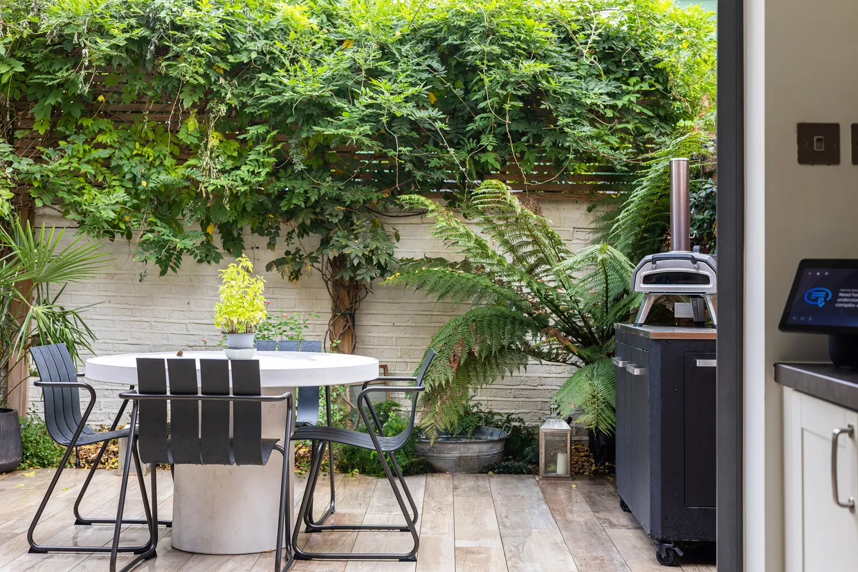 Priory Road, London, W4 photo 8